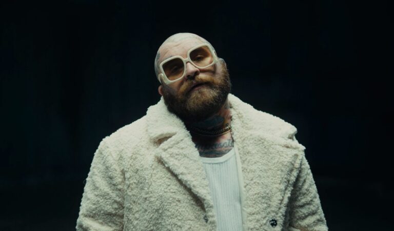 Teddy Swims – The Door (Official Music Video)