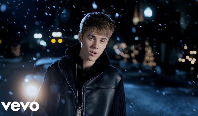 Justin Bieber – Mistletoe (Official Music Video)
