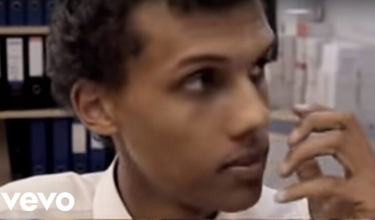 Stromae – Alors on danse (Official Video)