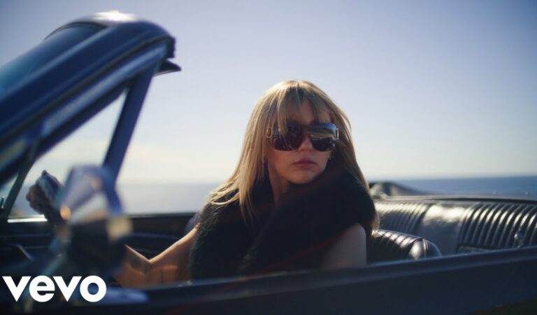 Miley Cyrus – Younger You (From the “Hannah Montana 20th Anniversary Special”)