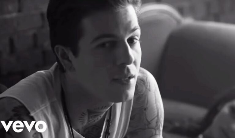 The Neighbourhood – Sweater Weather (Official Video)