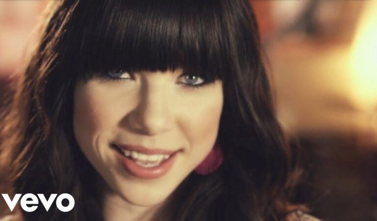Carly Rae Jepsen – Call Me Maybe