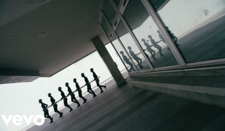 The Chemical Brothers – Go (Official Music Video)