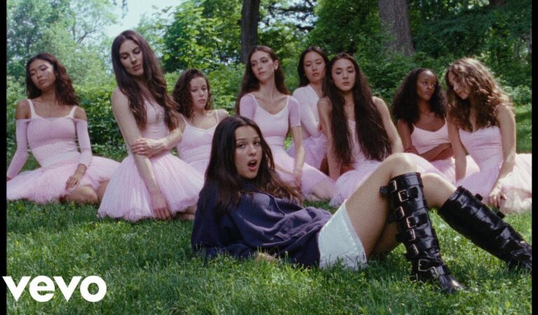 Olivia Rodrigo – stupid song (Official Music Video)