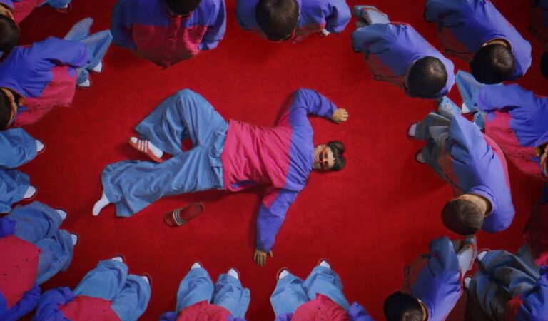 Oliver Tree – Life Goes On [Music Video]