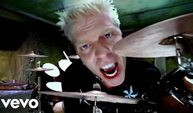 The Offspring – The Kids Aren’t Alright (Official Music Video)