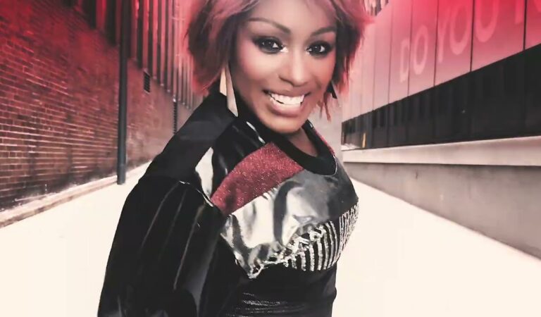 ULTRA NATÉ – Movin’ To The Sun (Performance Clip)