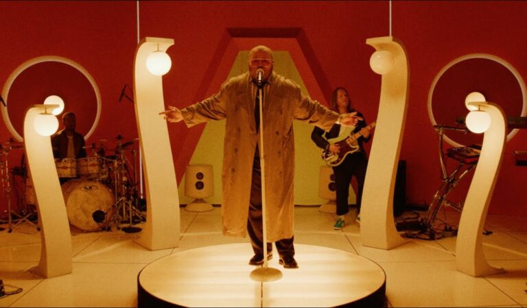 Teddy Swims – Lose Control (Live)